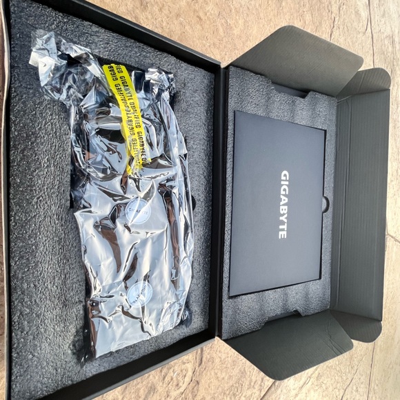 GIGABYTE GeForce RTX 3090 GAMING OC 24GB GDDR6X Graphics Card - Great Condition - Picture 2 of 13